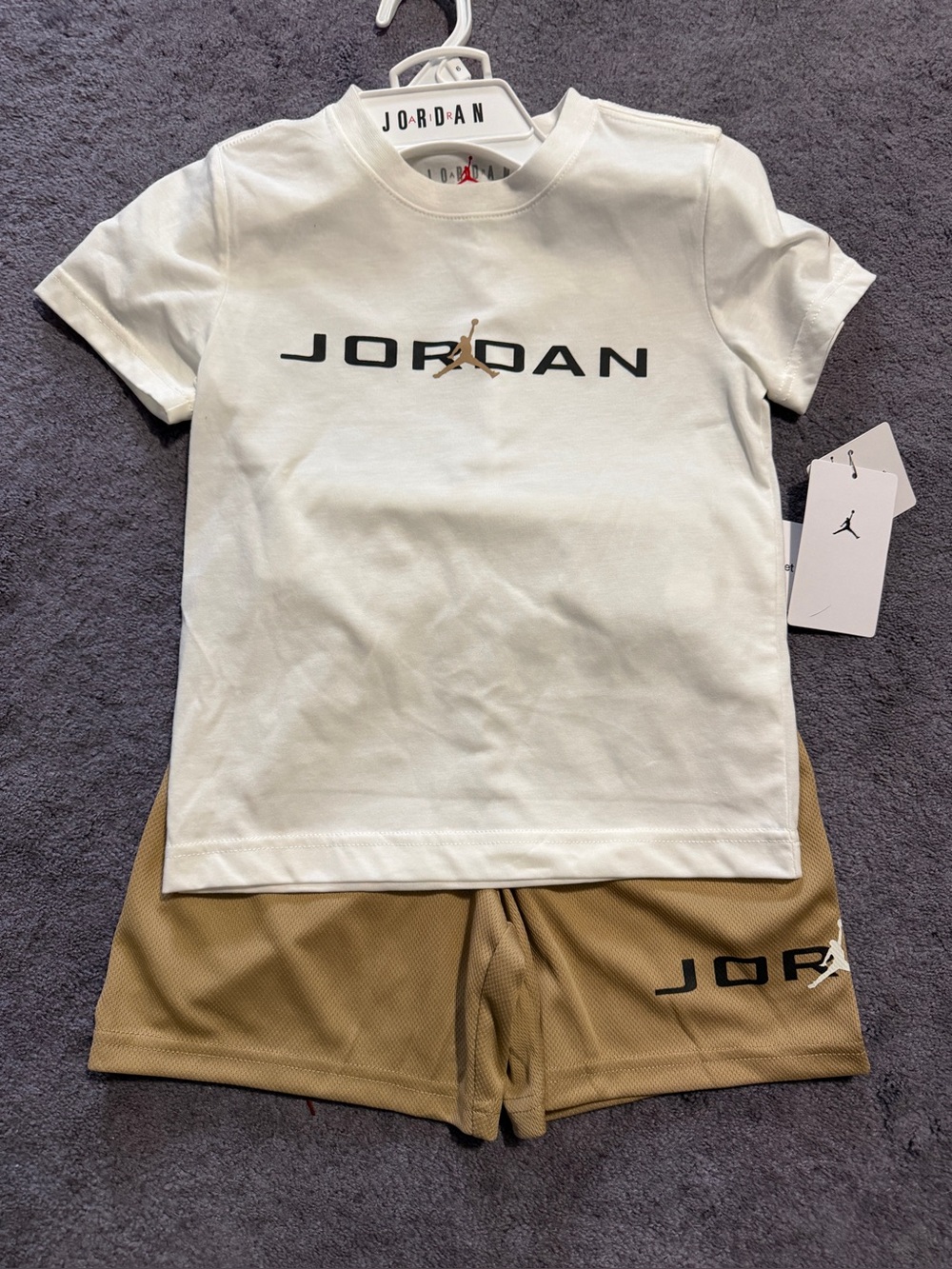 Boys Jordan 2 Piece T shirt & Short Set Gold/Black/White retail $60